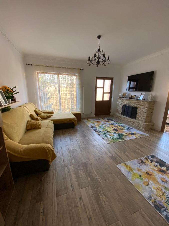 B House Bușteni Dış mekan fotoğraf